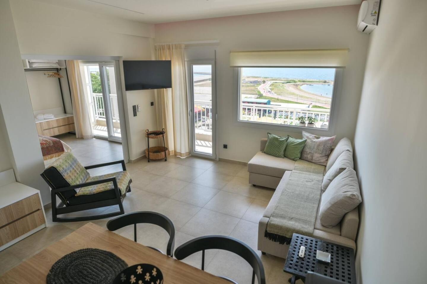 Lighthouse Apartments อเล็กซานโดรโพลิส ภายนอก รูปภาพ